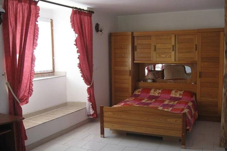 Gîte pour 2 personnes, avec terrasse ainsi que piscine et jardin à Valderiès - 2