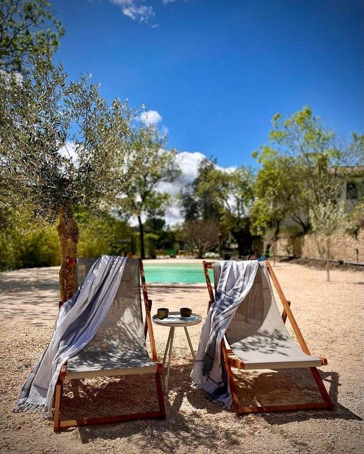 Cottage pour 2 personnes, avec vue et piscine ainsi que jardin et terrasse à Neffiès