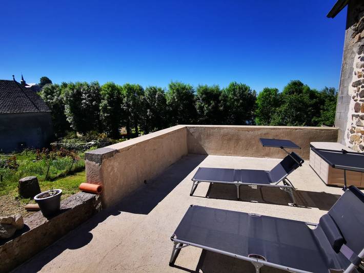 Gîte pour 4 personnes, avec terrasse et jardin dans Région de Besse-et-Saint-Anastaise - 2
