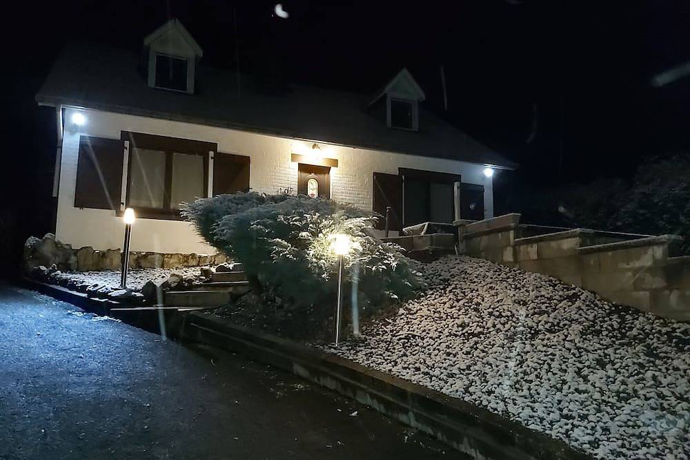 Am Ende einer Sackgasse liegt der Eingang zu einem Wald in dieser Pracht. in Septon, Durbuy