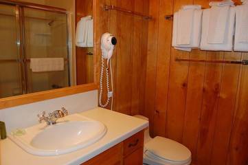 Log Cabin for 6 Guests in Wawona, Mariposa County, Picture 4