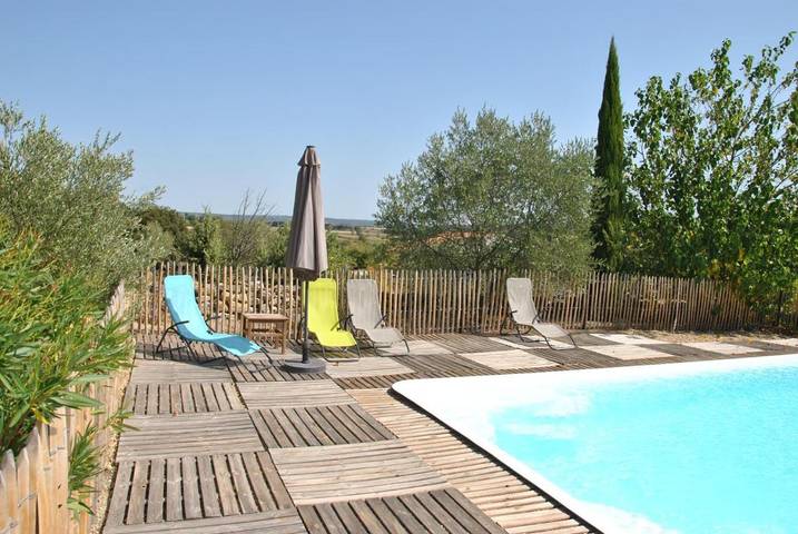 Location de vacances pour 6 personnes, avec piscine ainsi que vue et jardin à Blauzac - 2
