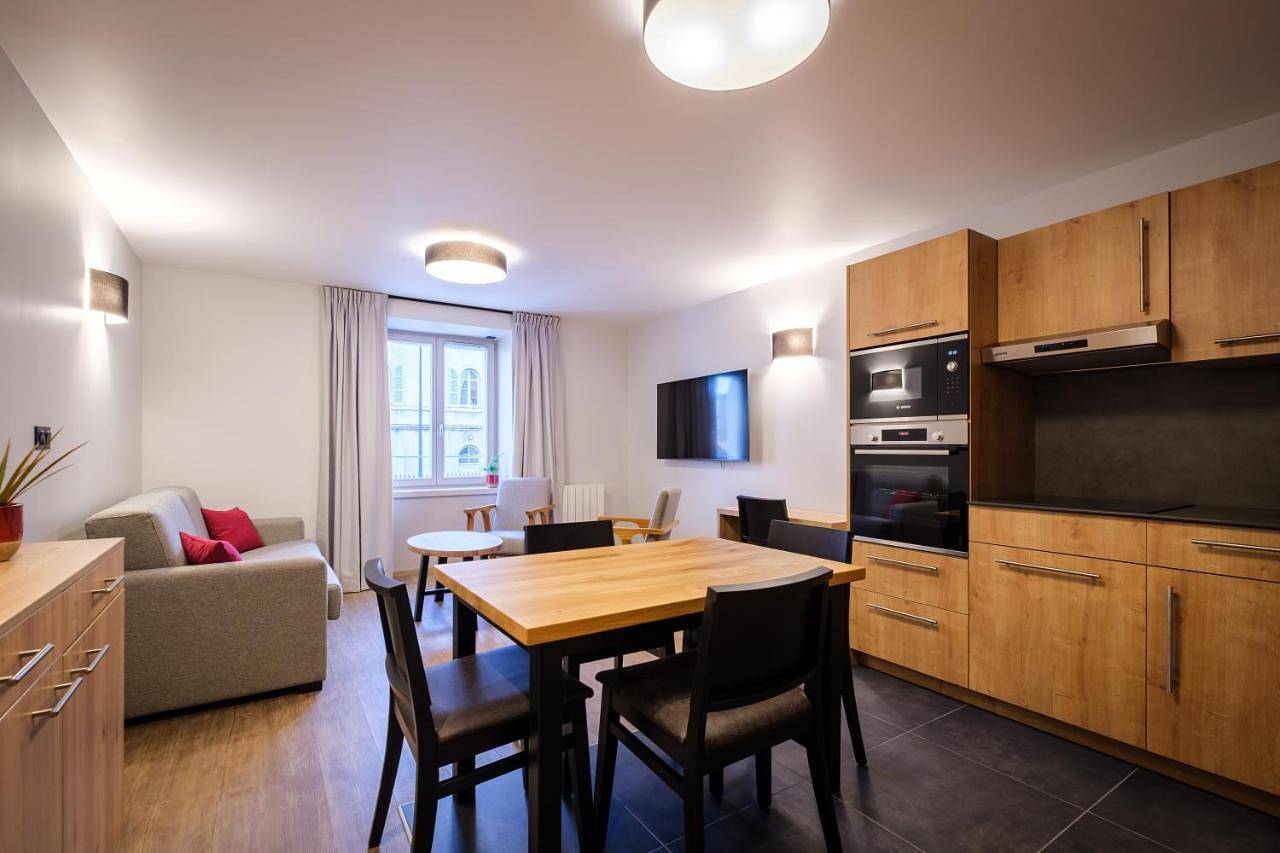 One-Bedroom Apartment with Balcony in Lons-le-Saunier, Jura