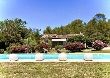 Cottage pour 10 personnes, avec jardin et terrasse à Correns