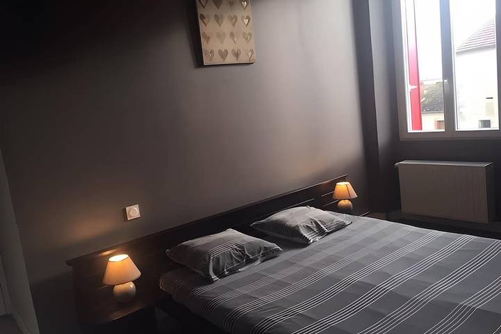 Location de vacances pour 7 personnes, avec piscine et jardin à Lathus-Saint-Rémy - 2
