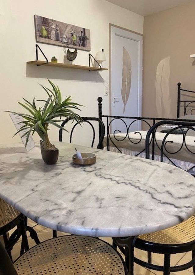 Gîte pour 4 personnes, avec Jacuzzi et Terrasse ainsi que Jardin et Piscine