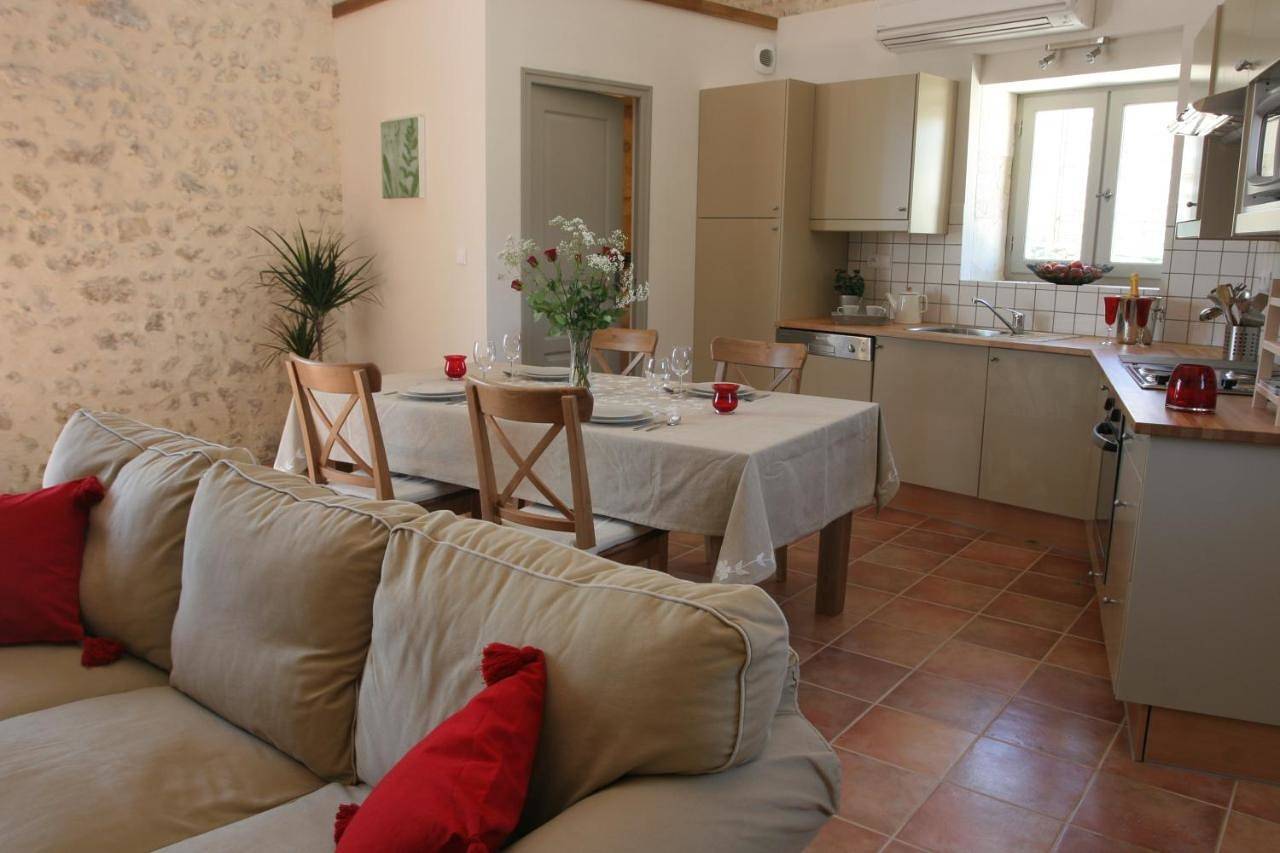 Villa pour 6 personnes avec piscine in Chalais, Charente