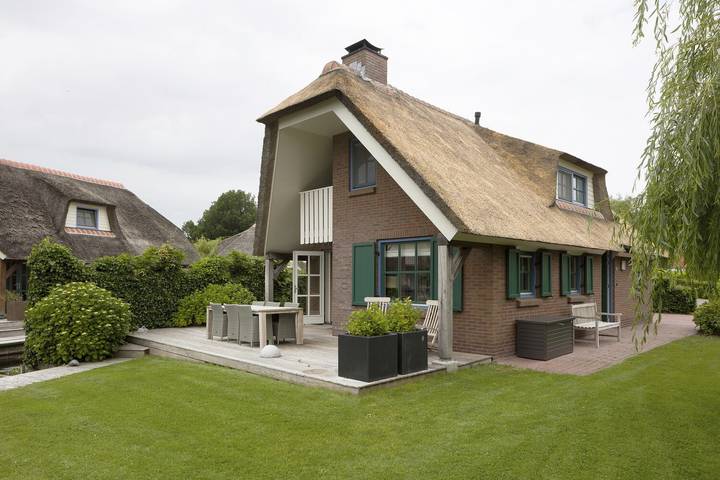 Vakantiehuis voor 6 personen, met uitzicht op het meer en tuin in Wanneperveen