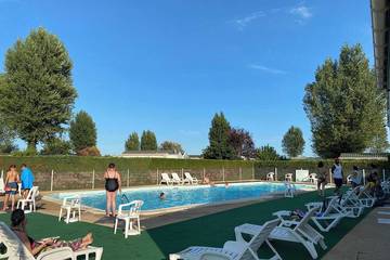 Location de vacances pour 6 personnes, avec terrasse et piscine à Marennes