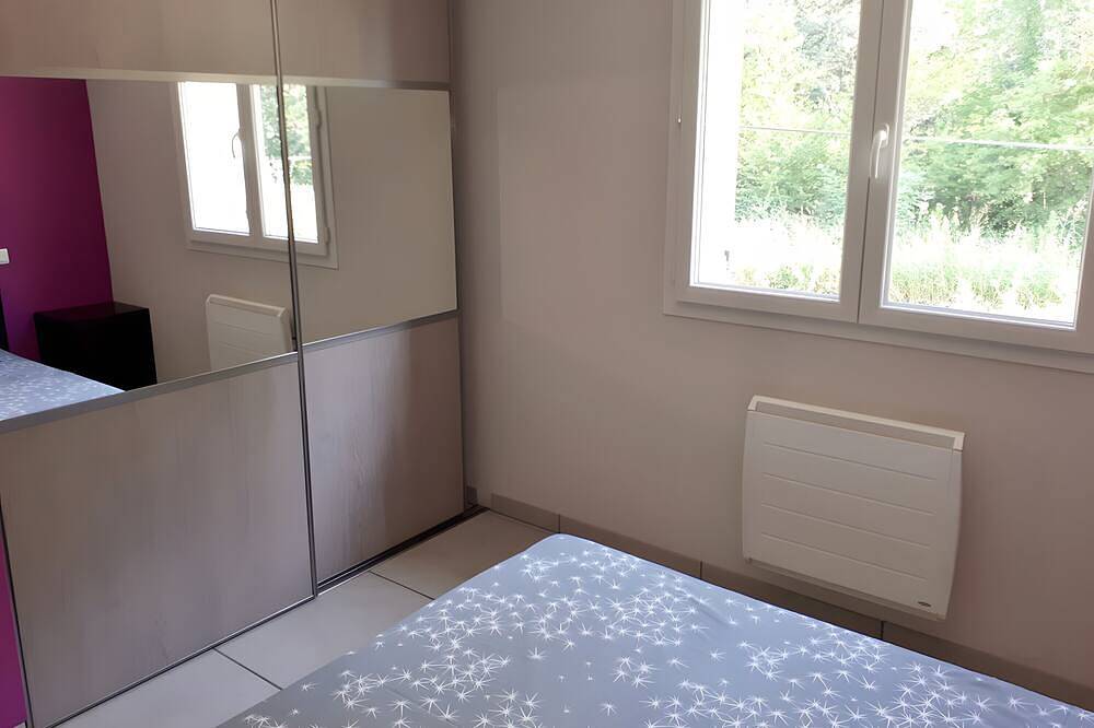 Entire apartment, Gîte 'Mas La Mounine - Gîte du Haut' with Private Garden, Wi-Fi, and Air Conditioning in Orgon, Arles region