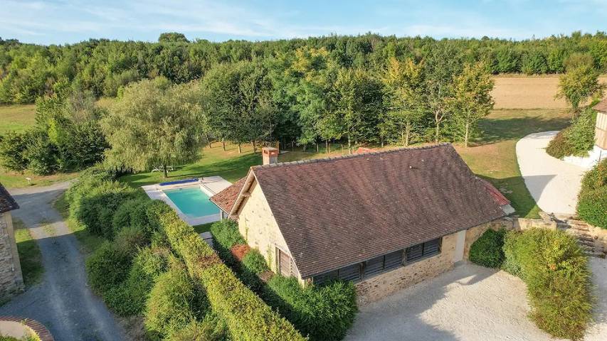 Location de vacances pour 9 personnes, avec jardin et piscine à Saint-Médard-d'Excideuil - 4