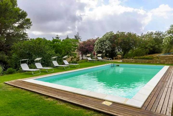 Villa per 14 persone, con giardino e piscina nonché panorama, adatto a famiglie con bambini a Salemi