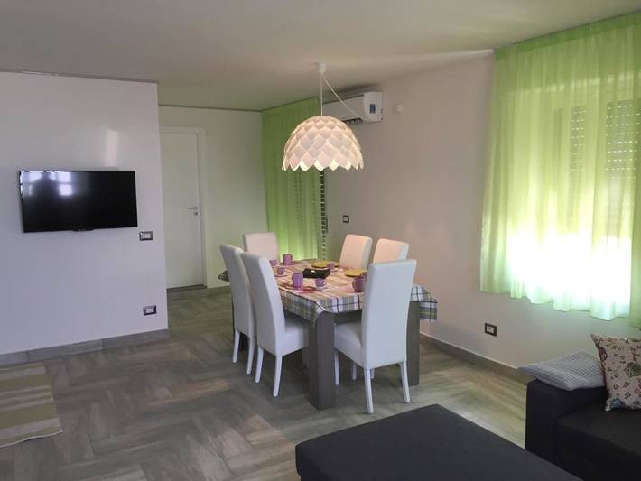 Ferienhaus für 5 Personen, mit Balkon und Terrasse sowie Garten und Pool