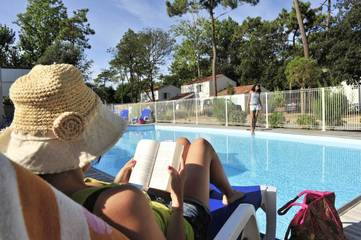 Parc de vacances pour 6 personnes, avec piscine et jardin, animaux acceptés en Vendée