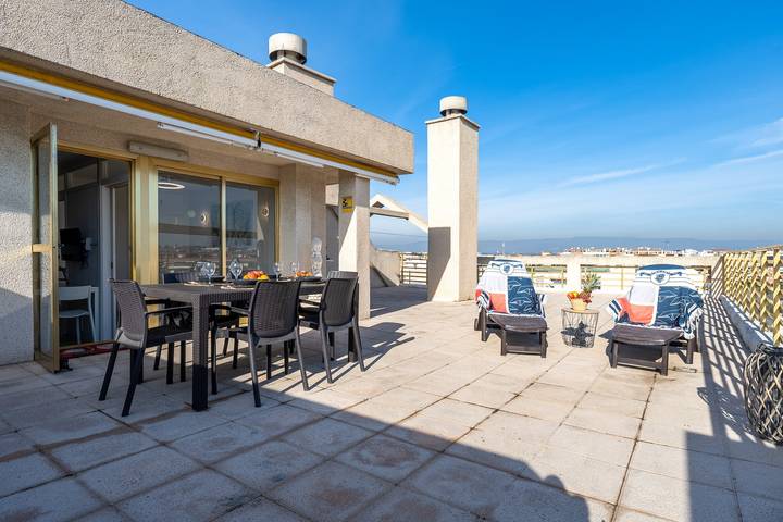 Apartamento entero, Apartamento 'Salou Beach' con vistas al mar, Wi-Fi y aire acondicionado in Salou, Costa Dorada