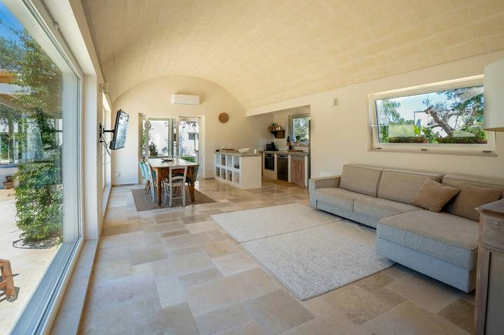 Trullo artisanal avec piscine et oliveraie in San Vito dei Normanni, Salento