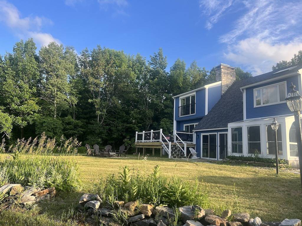 Glass House Getaway- 3 Minutes to Gunstock & Pet Friendly! in Gilford, Lake Winnipesaukee