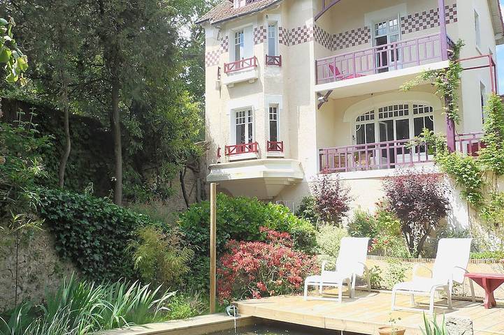 Gîte pour 12 personnes, avec Terrasse et Jardin