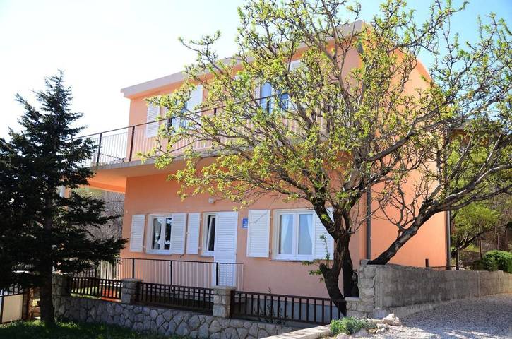 Ferienhaus für 6 Personen, mit Balkon und Terrasse sowie Garten und Ausblick in Ribarica