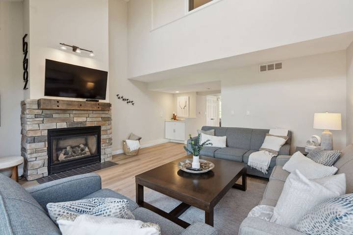 Vacation rental for 8 people, with balcony and sauna in Lake Huron ON