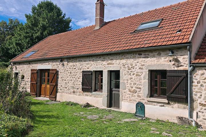 Location de vacances pour 6 personnes, avec jardin à Quarré-les-Tombes