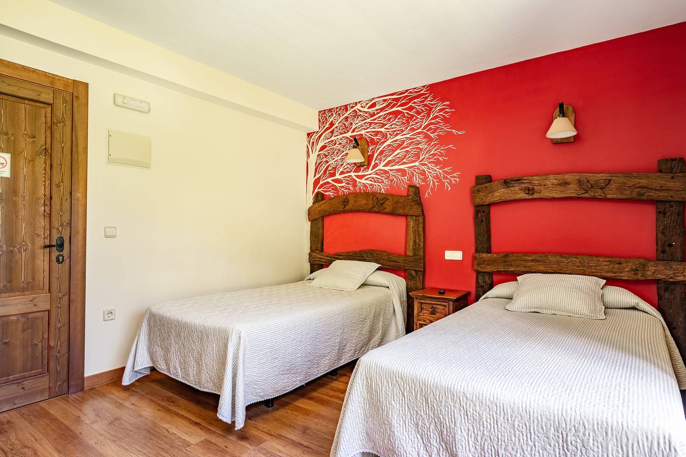 Kamer 'La Haya' met gedeeld zwembad, tuin en wifi in Gamonedo, Cangas de Onís