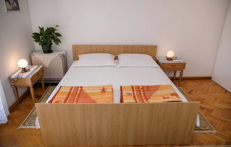 Chambre pour 3 personnes avec balcon/terrasse in Palit, Rab