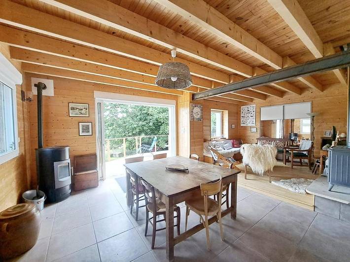 Location de vacances pour 7 personnes, avec jardin ainsi que vue sur le lac et vue dans Guerlédan