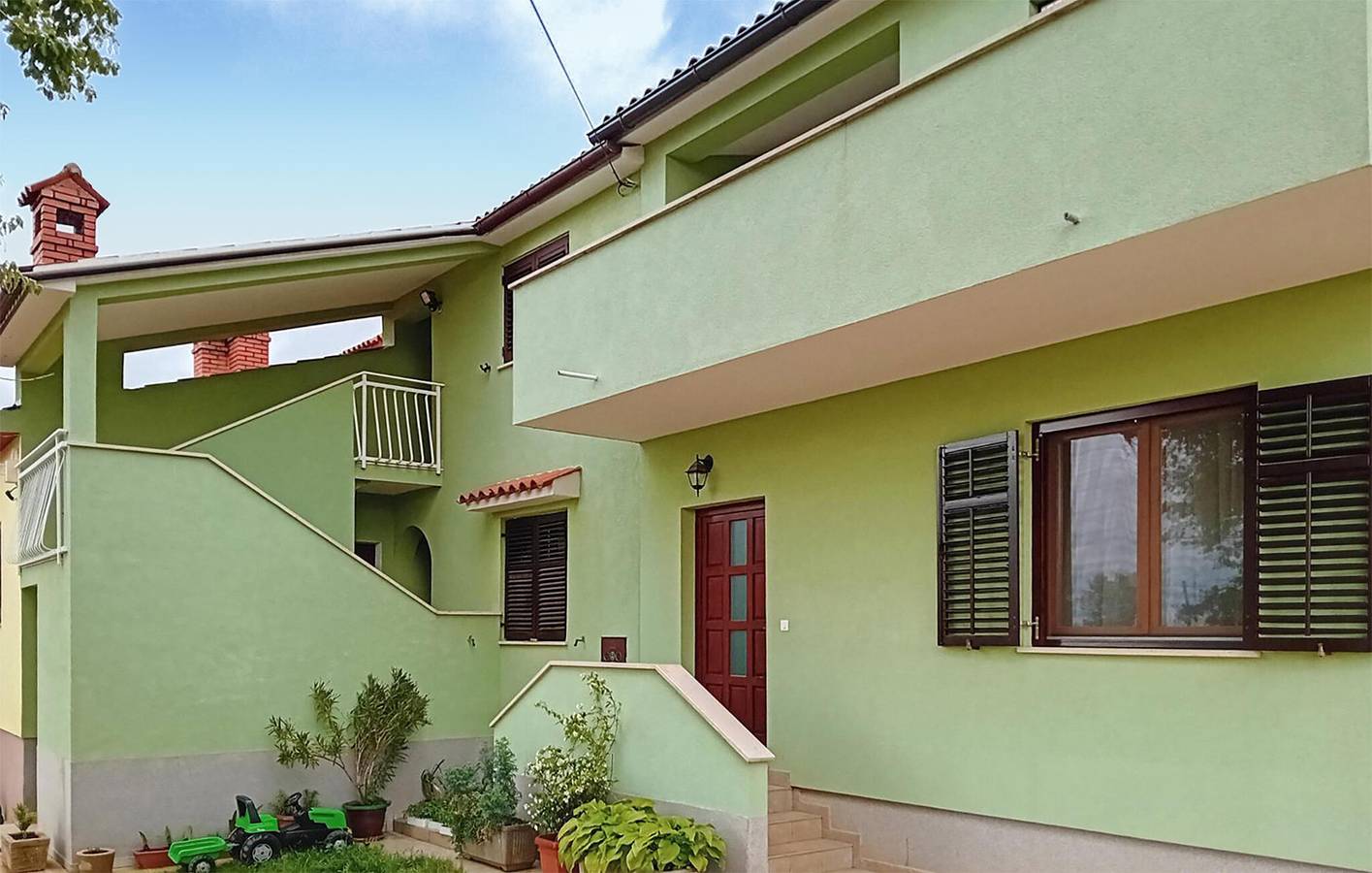 Ganze Ferienwohnung, Modernes Apartment mit einem Schlafzimmer und Terrasse in Jursici, 1,5 km vom Stadtzentrum entfernt in Jursici, Svetvinčenat