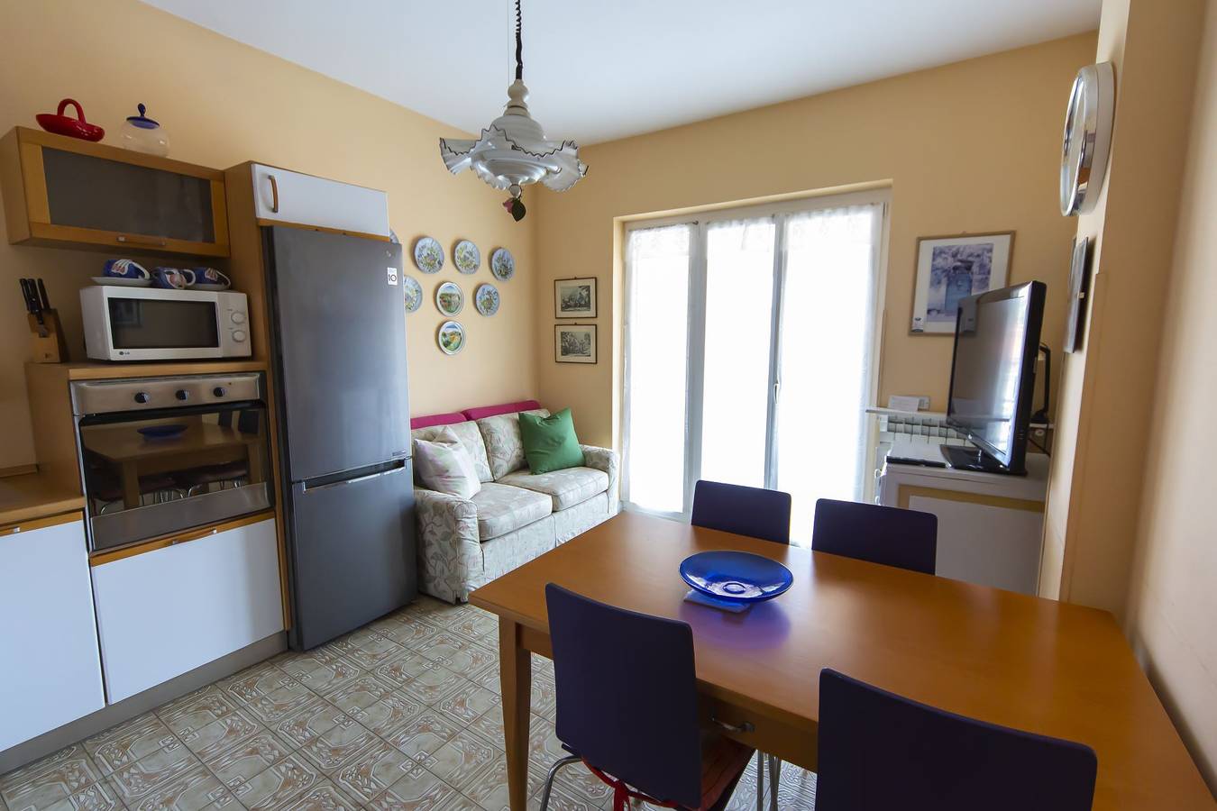 Ganze Ferienwohnung, Ferienwohnung für 4 Personen mit Balkon in San Lorenzo al Mare, Riviera di Ponente