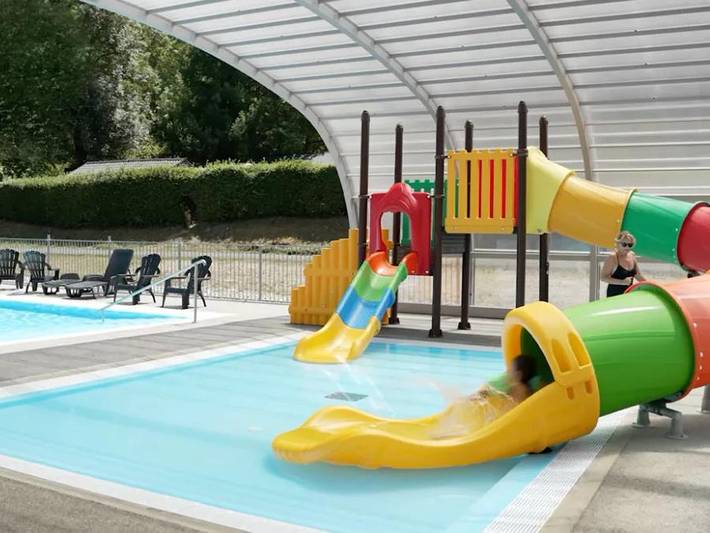 Flower Camping La Bexanelle - Chalet 1 persona - Estándar 10m² - Ducha y Wc compartidos + Terraza cubierta in Val-de-Sos, Parque Natural Regional de los Pirineos de Ariège