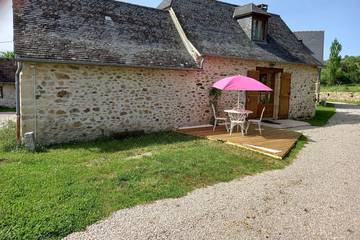 Gîte pour 2 personnes, avec jardin et terrasse à Peyrignac
