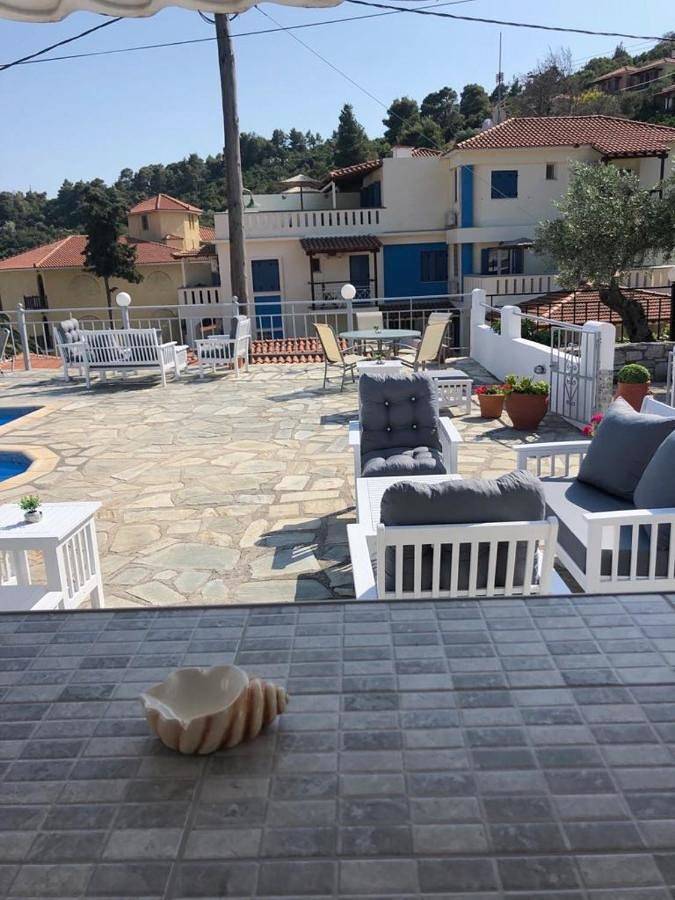 Gîte pour 6 personnes, avec vue ainsi que piscine et jardin, adapté aux familles dans Stafylos - 2