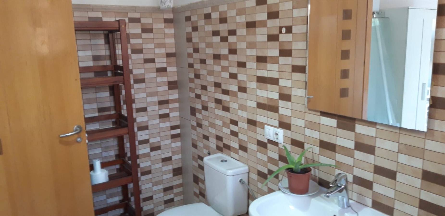 Estudio entero, Estudio vacacional 'Sol Y Playa' con vistas a la montaña, terraza privada in Corralejo, La Oliva