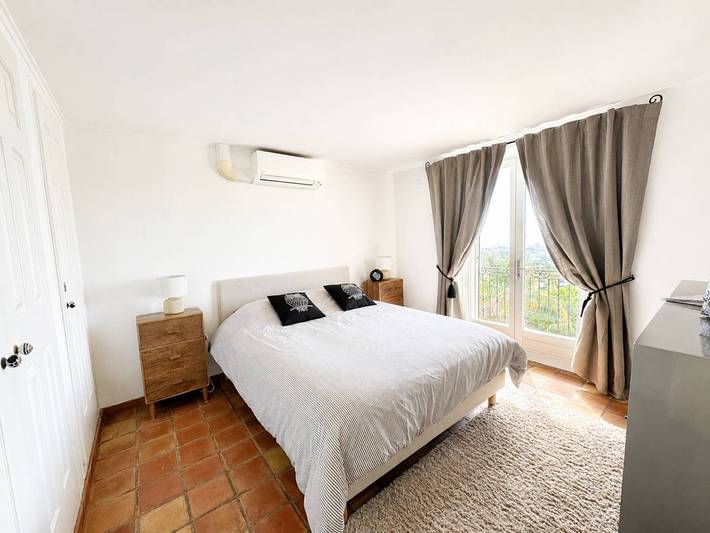 Villa pour 12 personnes, avec terrasse ainsi que piscine et jacuzzi, animaux acceptés à Bormes-les-Mimosas - 4