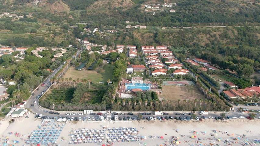 Hôtel pour 4 personnes, avec Terrasse et Jacuzzi ainsi que Jardin et Piscine à Zambrone - 4