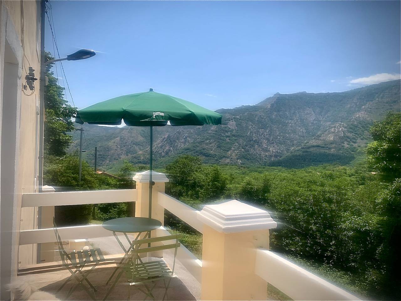 Holiday Home 'La Reguergue' with Mountain View, Private Terrace and Wi-Fi in Castanet-le-Haut, Béziers region