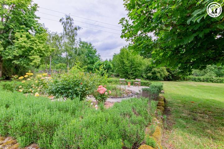 Gîte pour 4 personnes, avec terrasse et jardin, animaux acceptés à Couches - 4
