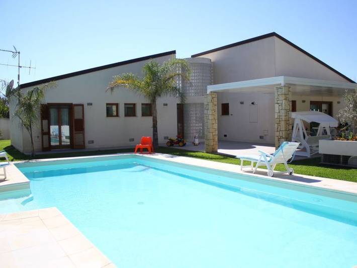 Casa vacanza per 6 persone, con piscina e giardino nonché terrazza, con animali domestici a Alcamo Marina