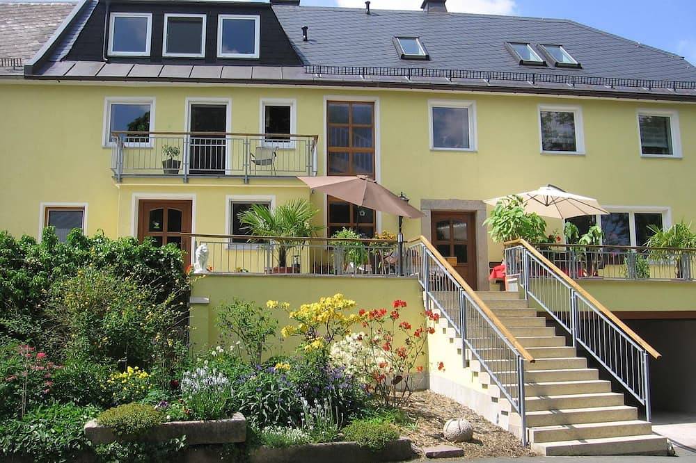 Ganze Wohnung, Rollstuhlgeeignetes Feriendomizil (60qm) auf Bauernhof mit vielen Freizeitmöglichkeiten in Schwarzenbach am Wald, Landkreis Hof