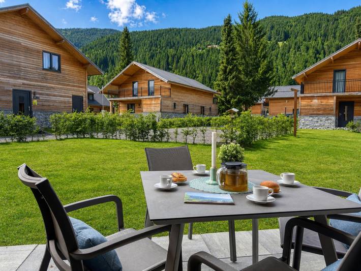 Ganze Wohnung, Stilvolles Apartment mit Bergblick an einem See in Afritz am See, Villach-Land
