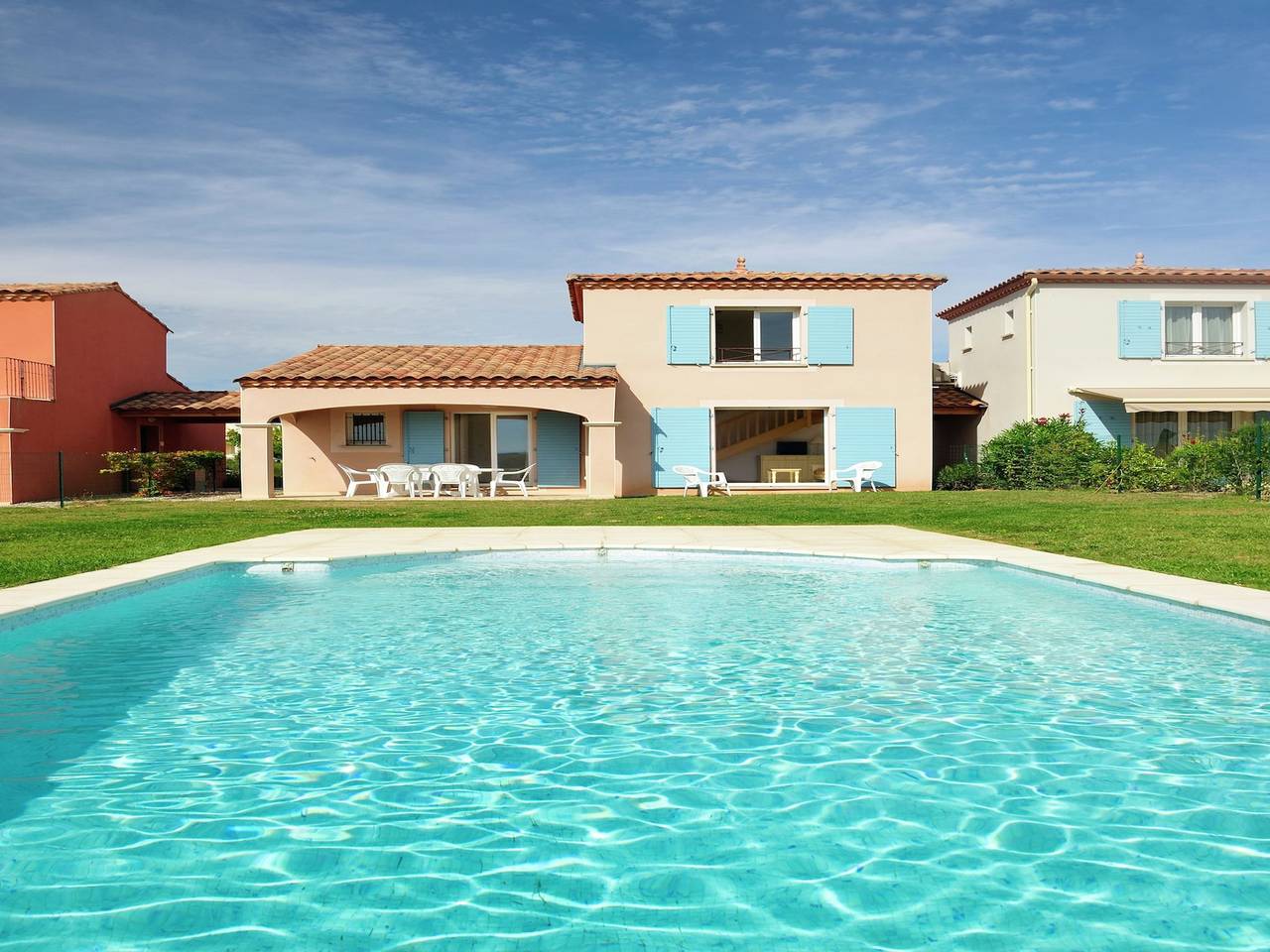 Summer villa with terrace or loggia, located in Languedoc in Homps, Narbonne und Umgebung