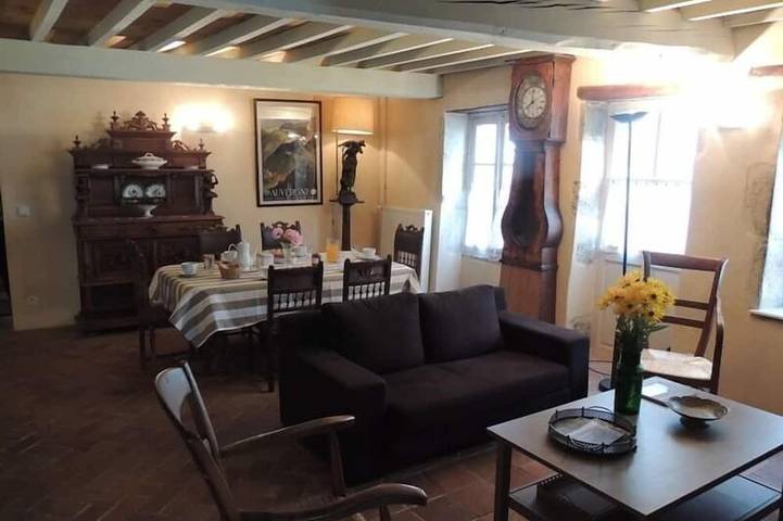 Location de vacances pour 6 personnes, avec jardin, animaux acceptés à Artonne