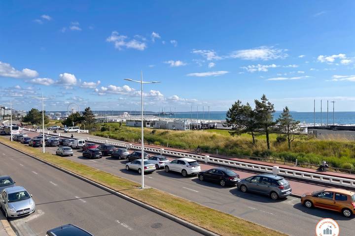Appartement entier, 🌴 Le French Riviera - Vue Mer, Terrasse & Parking in Saint-Martin-du-Littoral, Région du Havre