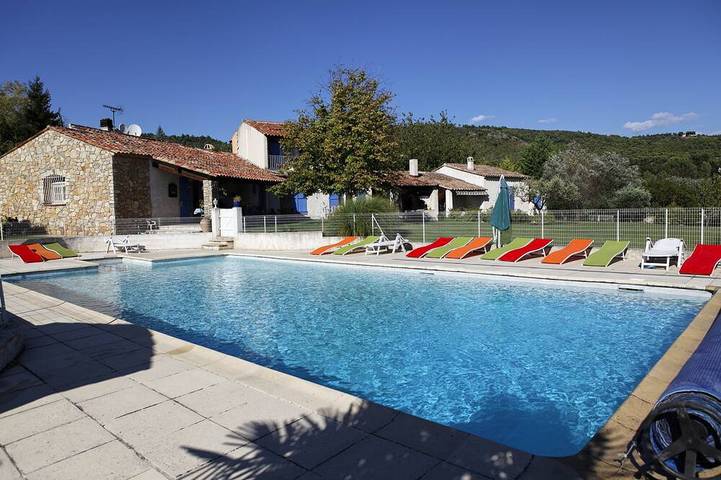 Ferienhaus für 4 Personen, mit Terrasse und Garten sowie Pool