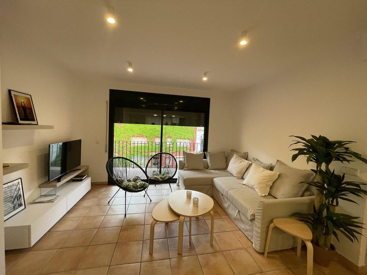 Entire apartment, Central Begur Apartment: Pool, Parking & Pet-Friendly Retreat in Begur Centre, Begur