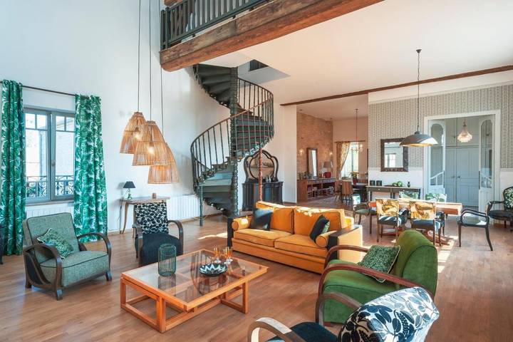 Hôtel pour 6 personnes, avec Balcon et Terrasse ainsi que Jardin et Vue à Merceuil