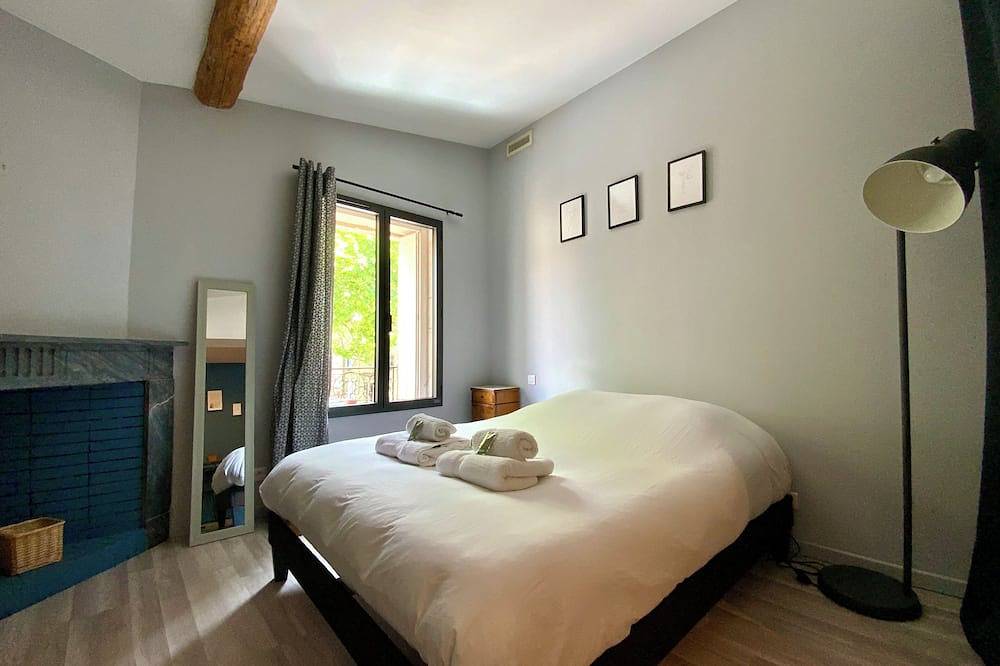 La Maison de la Place - Charming house with swimming pool & exposed stone in Mudaison, Côte d'Améthyste