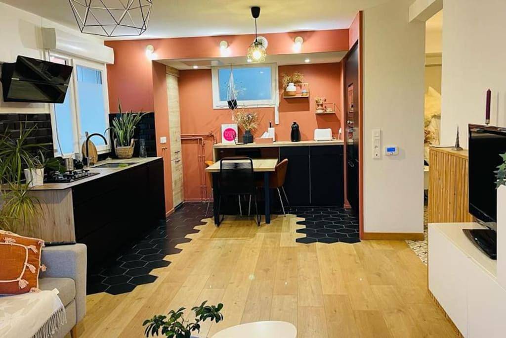 Appartement entier, Two-Bedroom Apartment in Gradignan, Région de Bordeaux