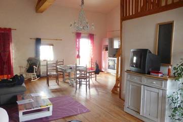 Gîte pour 4 personnes, avec vue ainsi que piscine et jardin, animaux acceptés à Pauligne